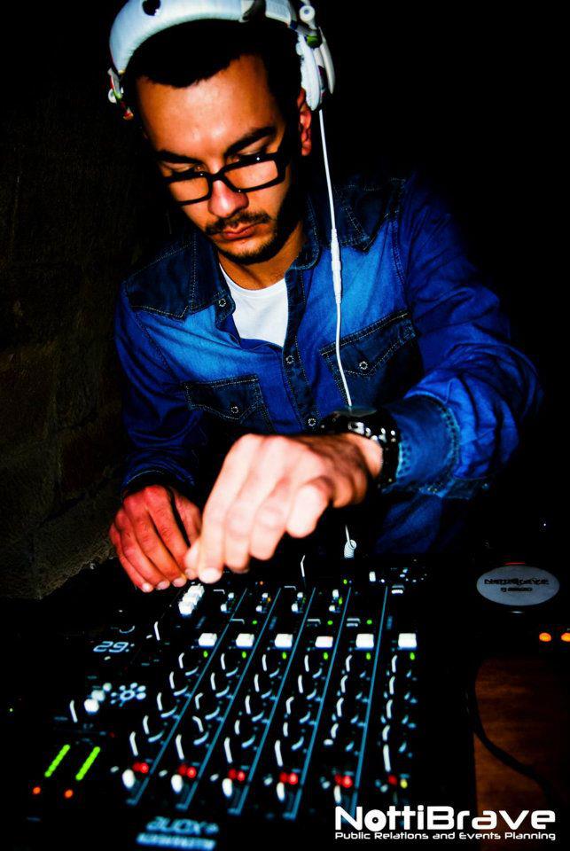 ALDENT live performance 7